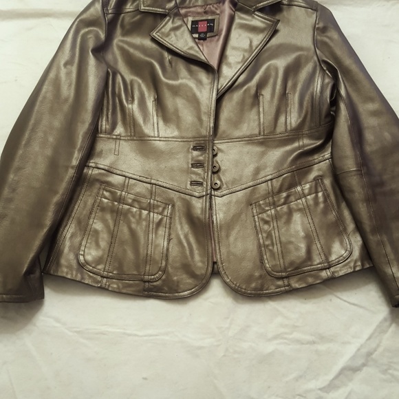 Women - Picture 7 of 8